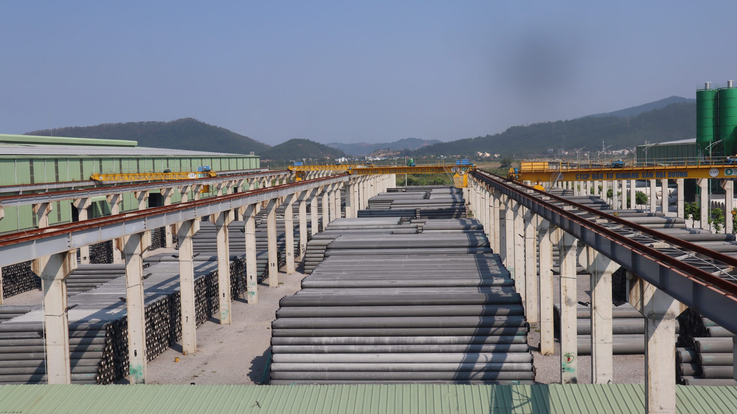  cọc bê tông đúc sẵn tập kết tại bãi